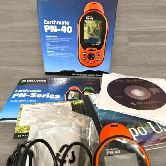 DeLorme Earthmate PN-40 Handheld GPS Complete Maps Software Cable & Box - Picture 2 of 7